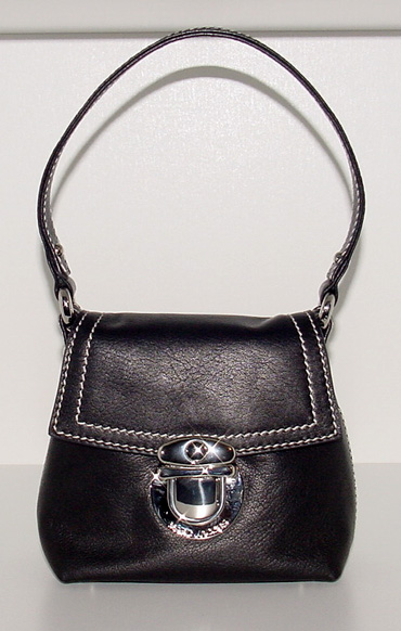 smallmarcjacobspochetteblack.jpg